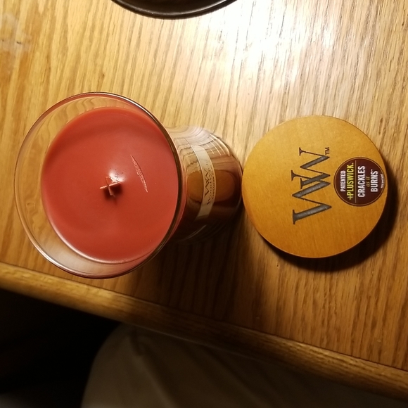 WOODWICK "crackles as it burns " CANDLE - Picture 2 of 4